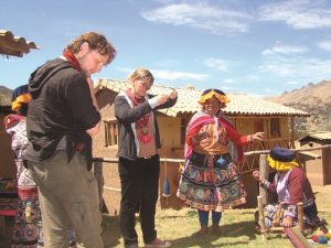 turistas-indigenas-comparten-cultura