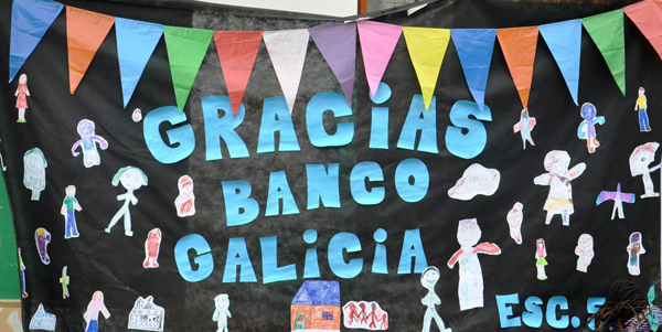 Voluntarios-de-Banco-Galicia-por-la-escuela-528-de-La-Plata