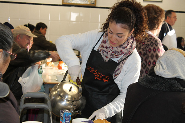 preparando desayunos orange solidarios voluntariado y estrategia