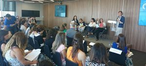 Benedetta Falletti presenta panel empresas aniversario voluntare medicion voluntariado corporativo